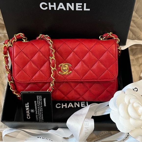 CHANEL Mini Matelasse red Lambskin Women's Shoulder Bag - Picture 1 of 12